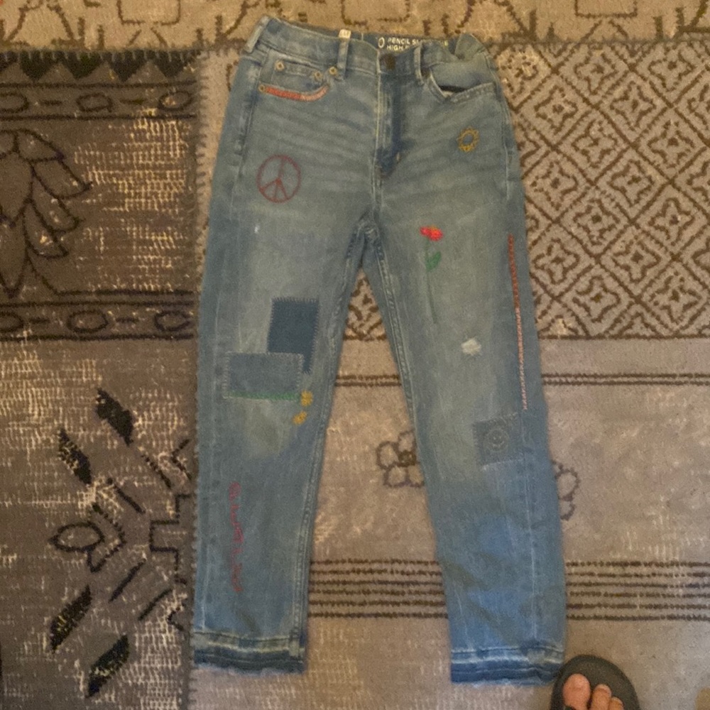 Girls size 10 gap pencil slim high rise pant with embroidery patches.